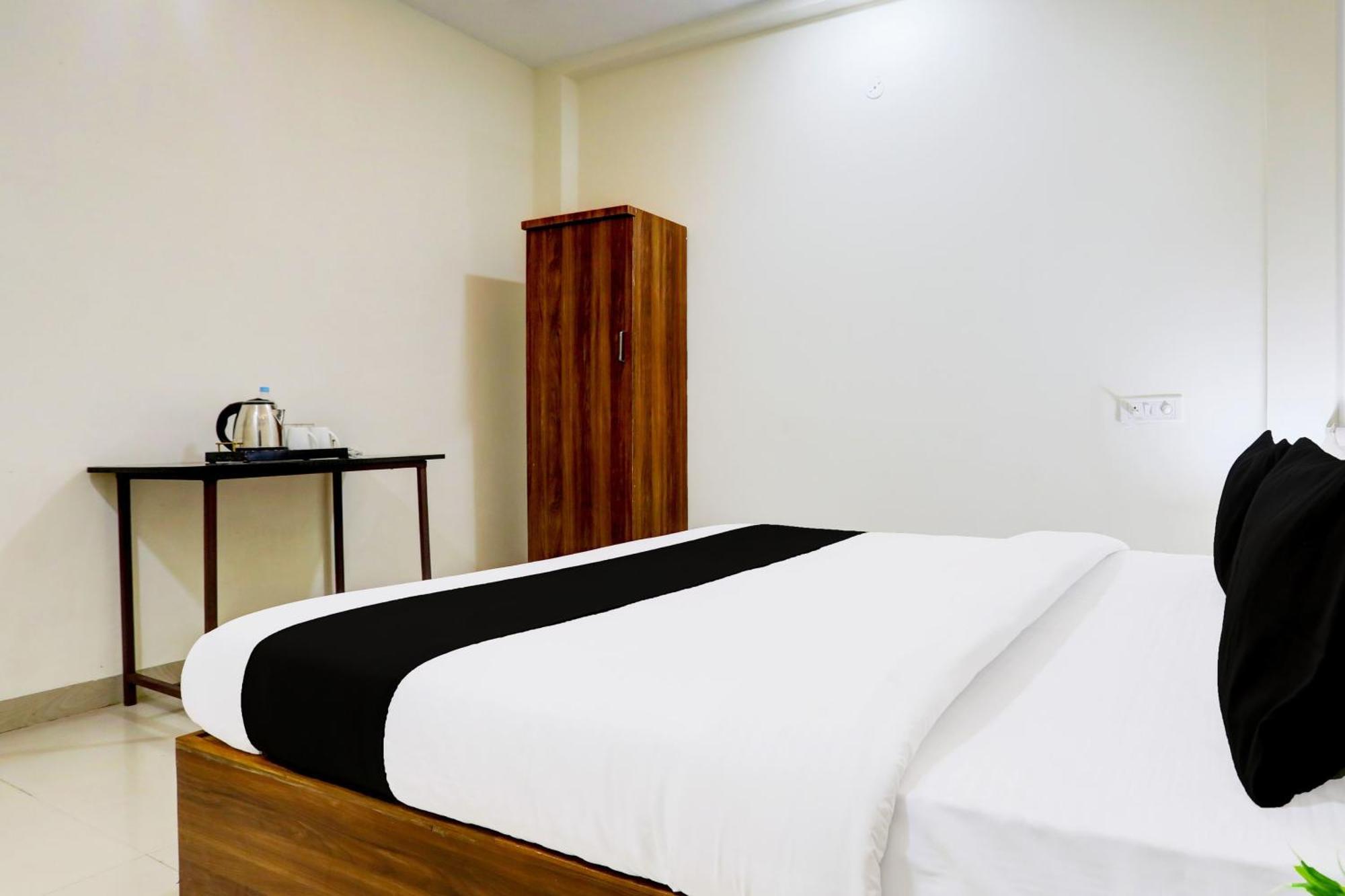 Hotel O Sb 47 Indore Esterno foto