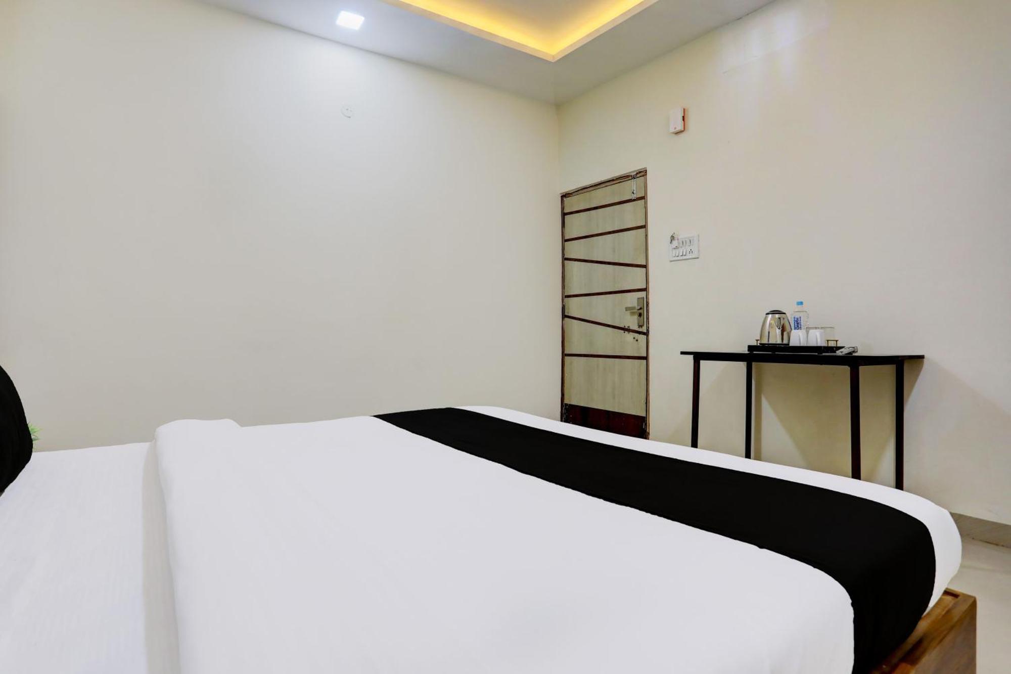 Hotel O Sb 47 Indore Esterno foto