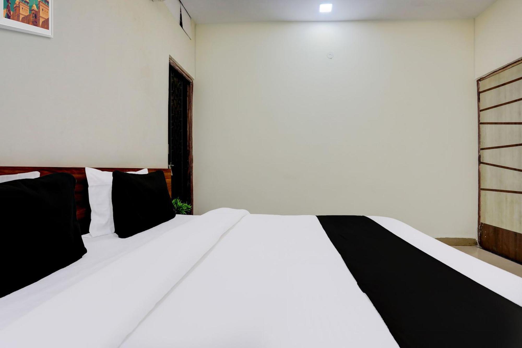 Hotel O Sb 47 Indore Esterno foto